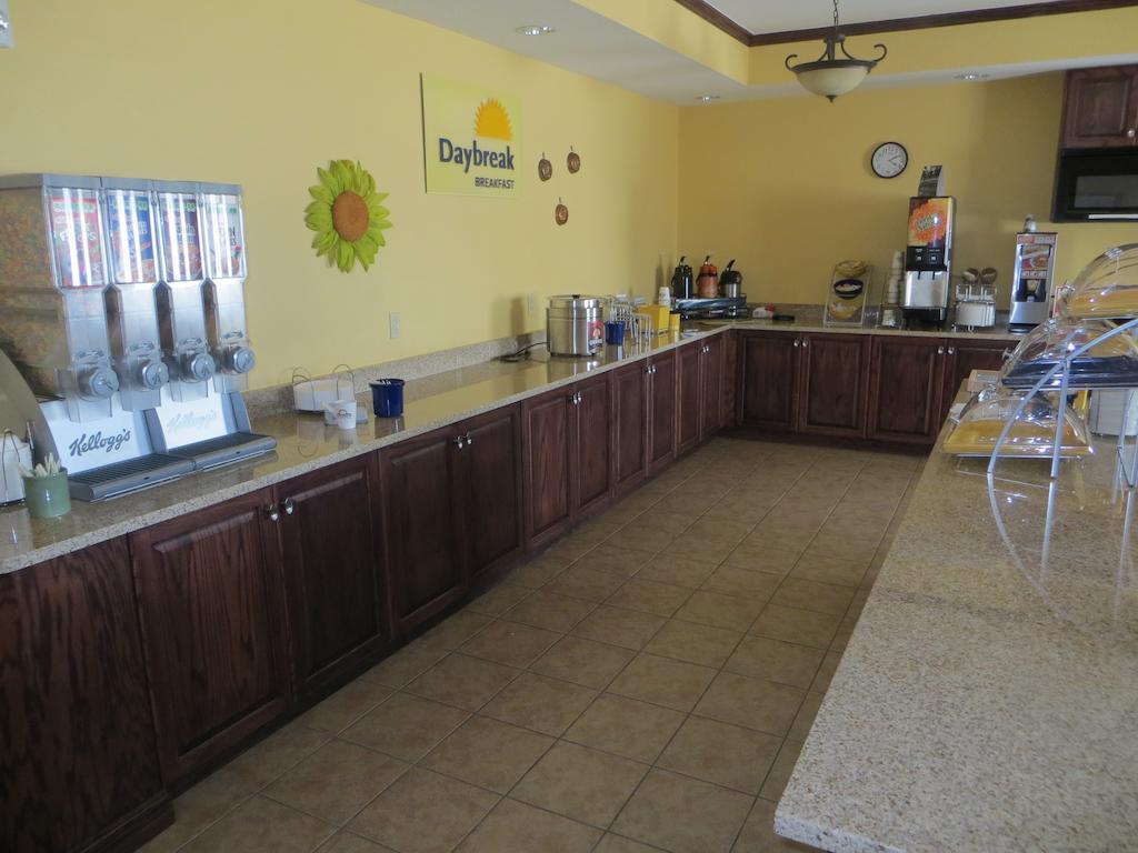 Days Inn By Wyndham Ellis Esterno foto