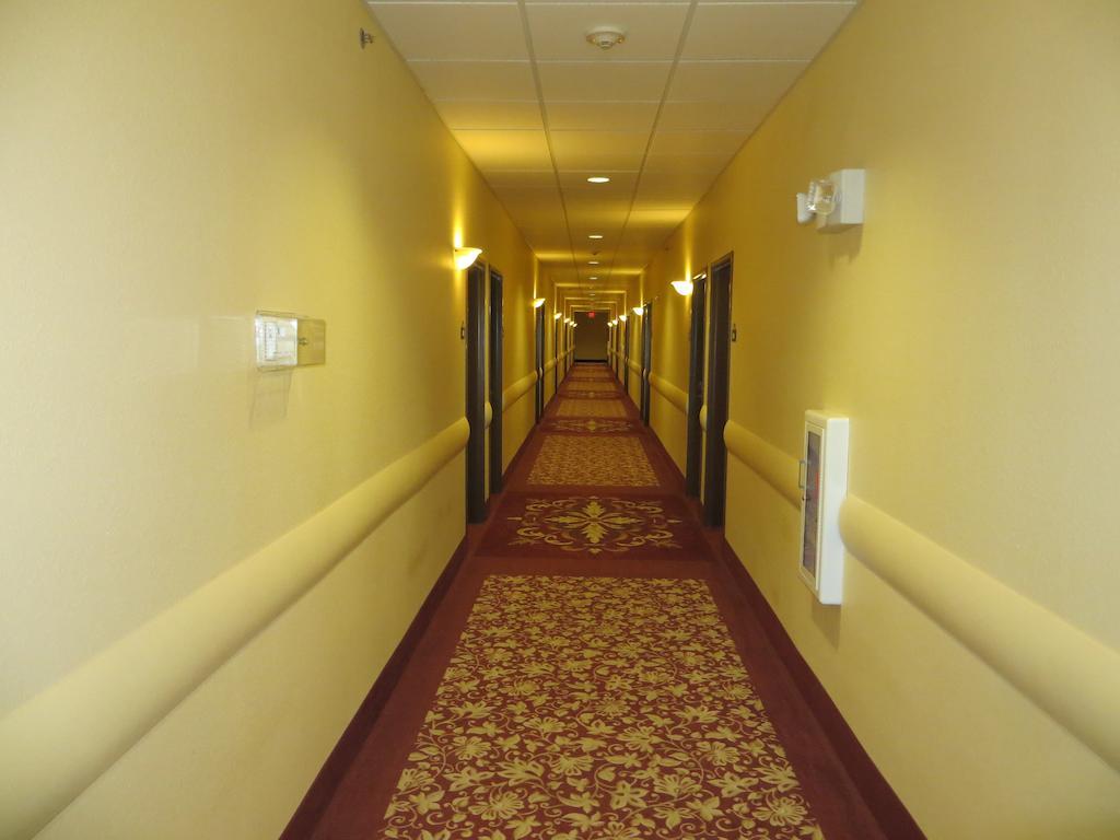 Days Inn By Wyndham Ellis Esterno foto