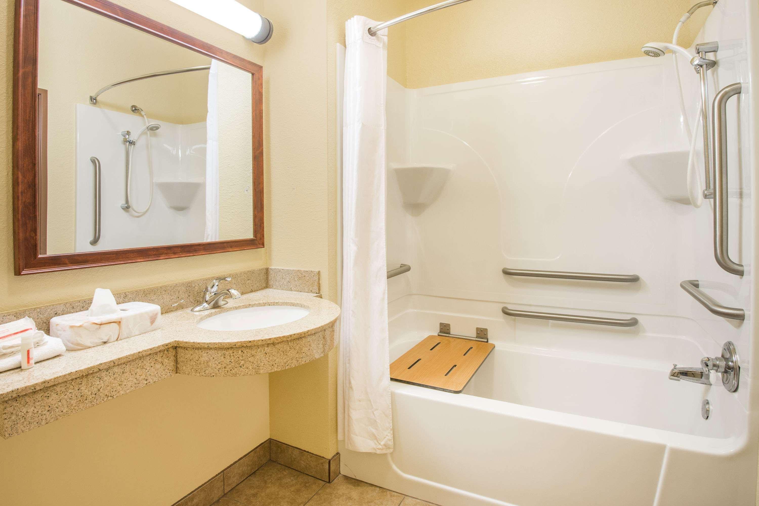 Days Inn By Wyndham Ellis Esterno foto