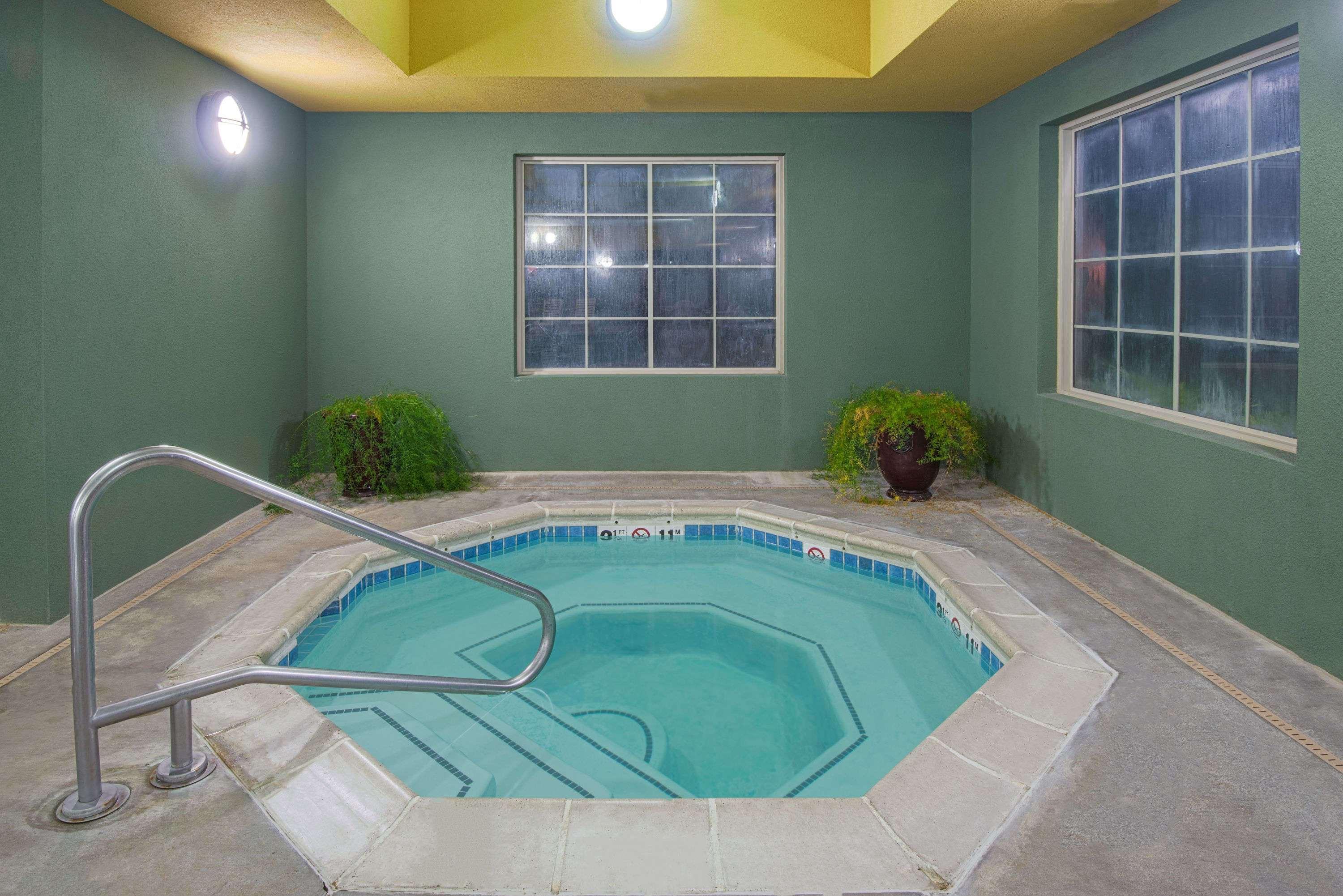 Days Inn By Wyndham Ellis Esterno foto